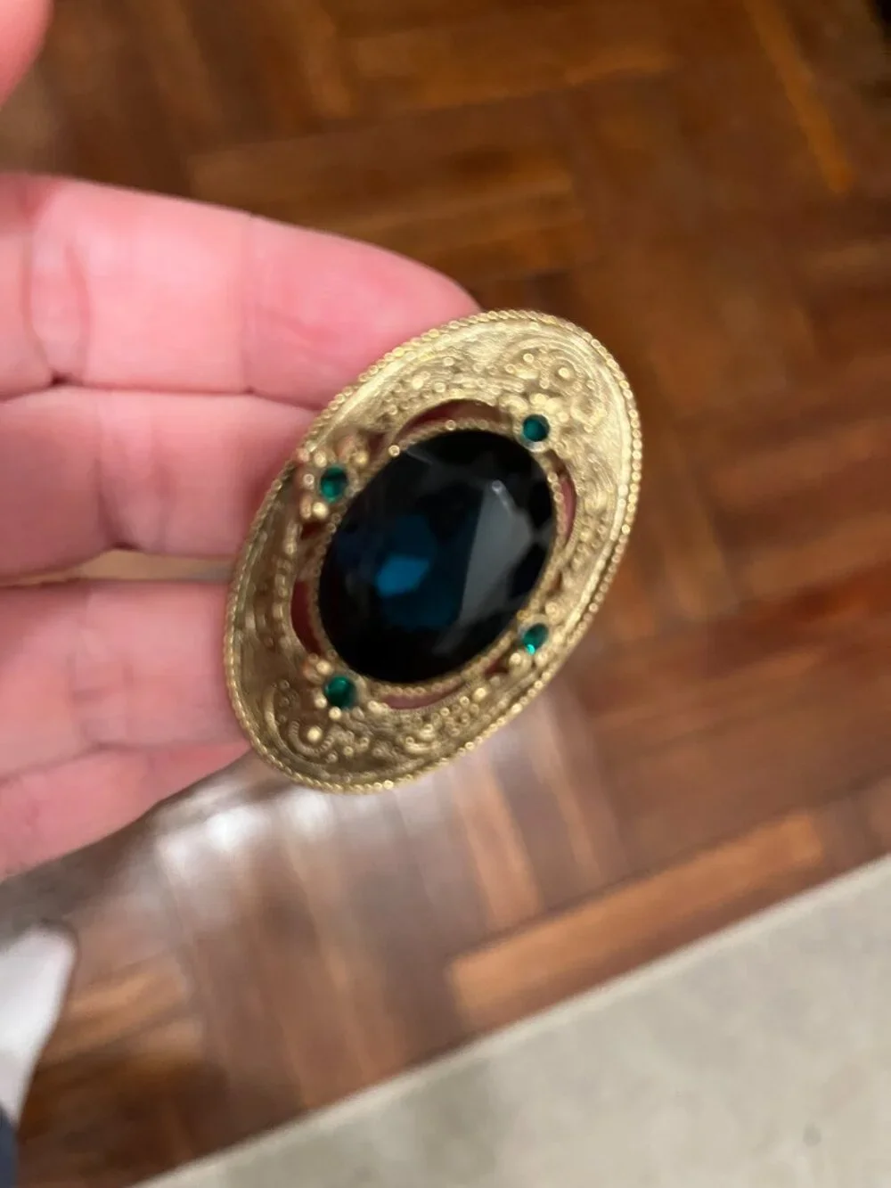Vintage Green Stone Delicate Brooch Pin
